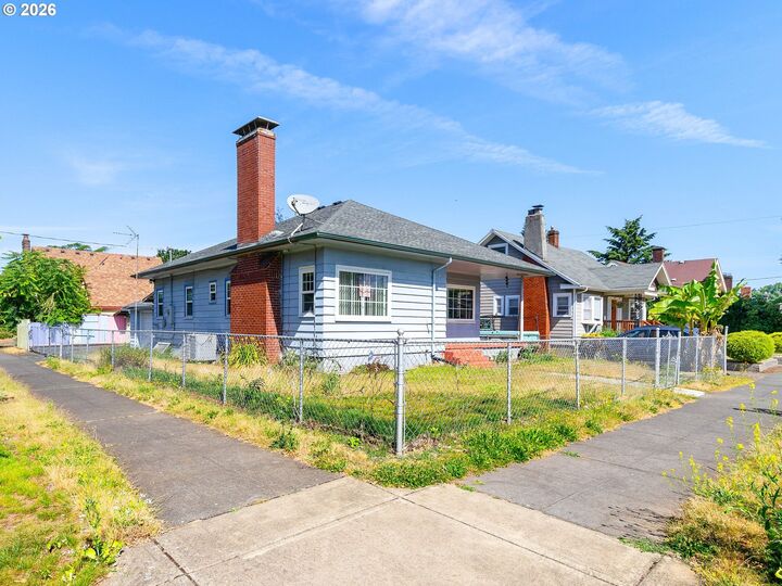 Property Photo: 6305 N Denver Ave OR 97217