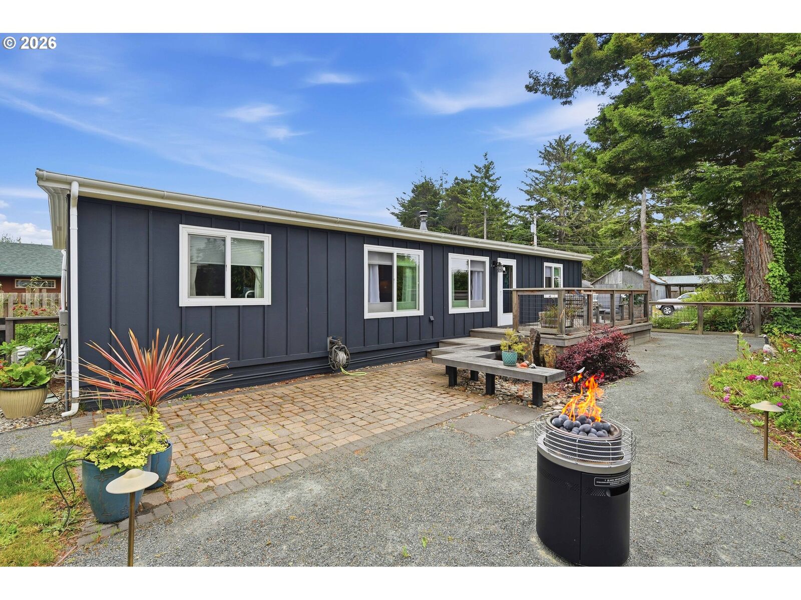 Property Photo:  1155 2nd St NE  OR 97411 