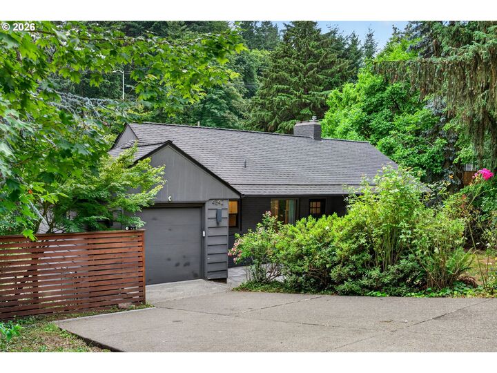Property Photo: 4842 SW Elm Ln OR 97221