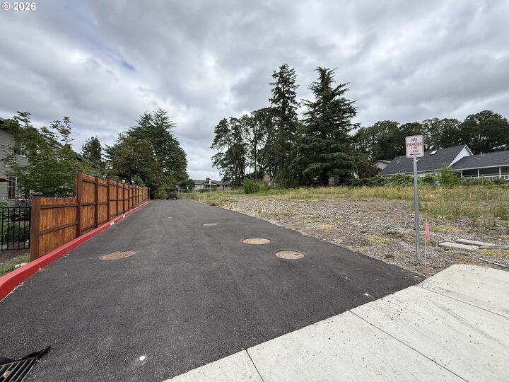 Property Photo: 3113 SE Merlot Rd OR 97267