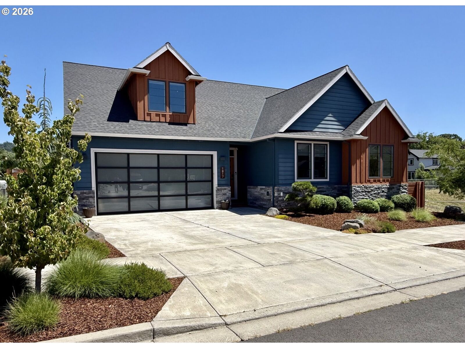 Property Photo:  1817 3rd St  OR 97031 