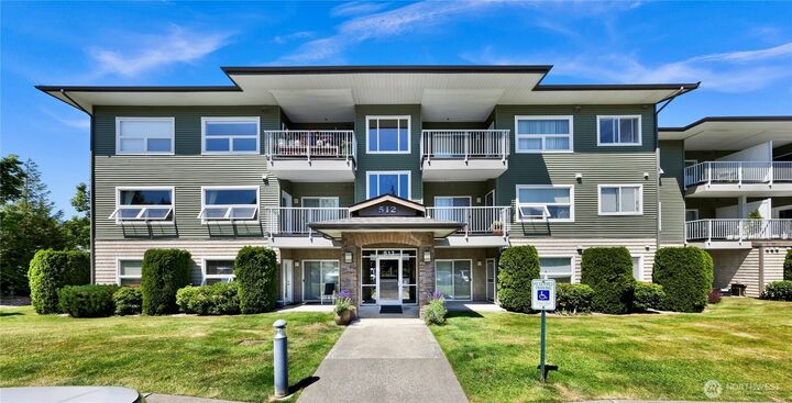 Property Photo: 512 Darby Drive 105 WA 98226