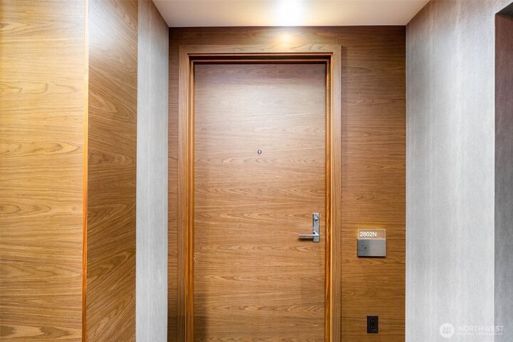 Property Photo: 583 Battery Street 2802 WA 98112