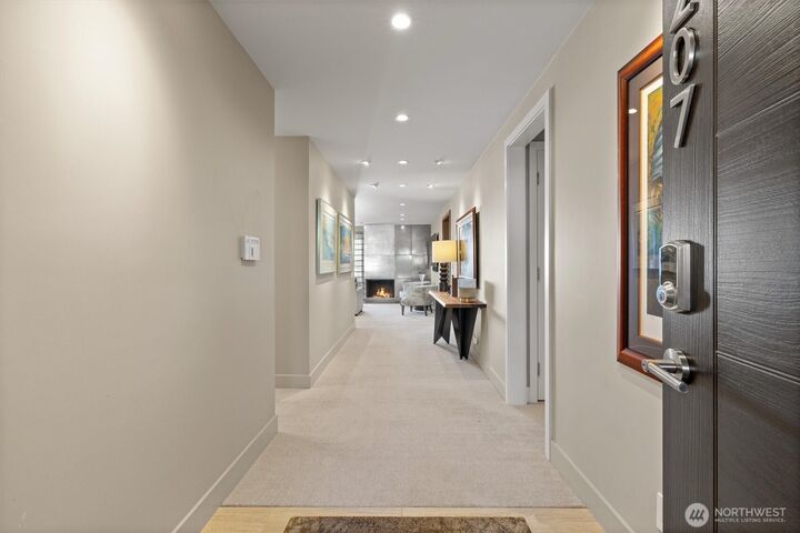Property Photo: 827 Lake Street S 207 WA 98033