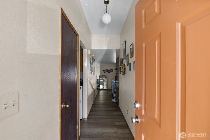 Property Photo:  1900 -1902 N Regal Street  WA 98926 