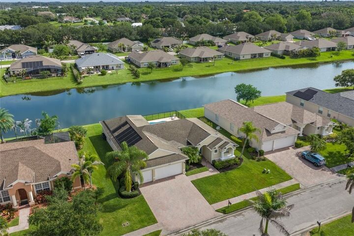 Property Photo:  1260 Scarlet Oak Circle  FL 32966 