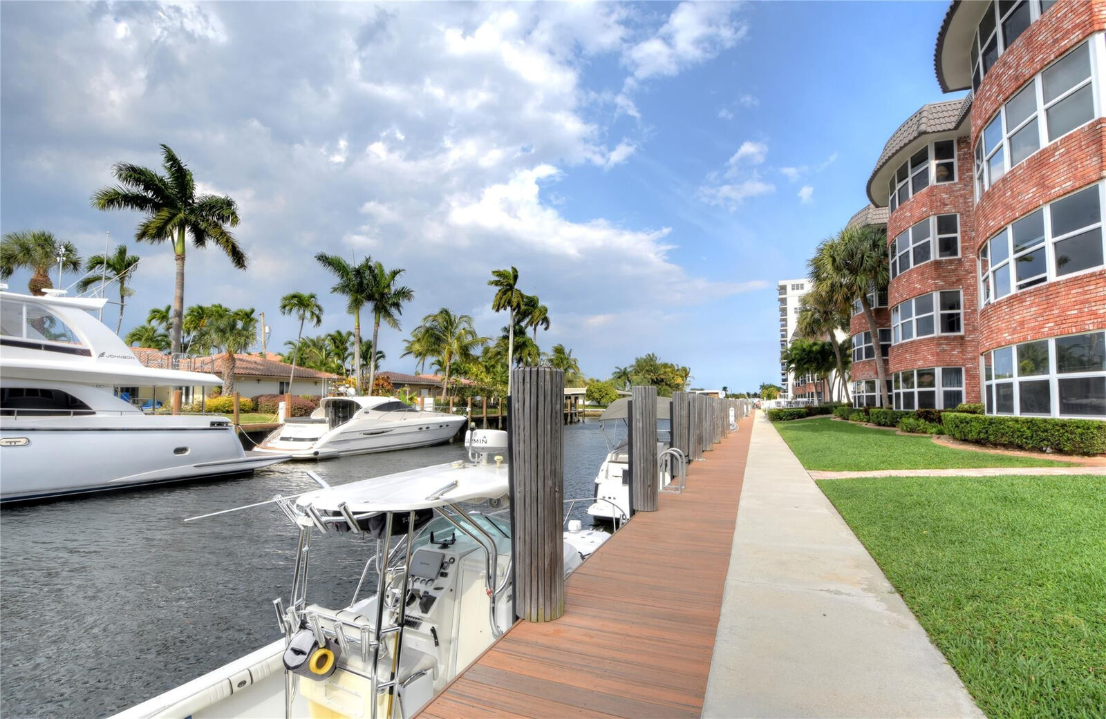 Property Photo:  3111 NE 51st Street 405C  FL 33308 