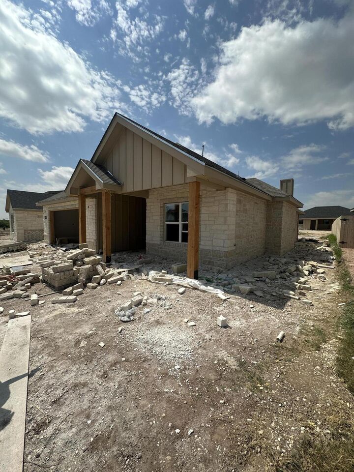 Property Photo:  3015 Cedarhill Drive  TX 76904 