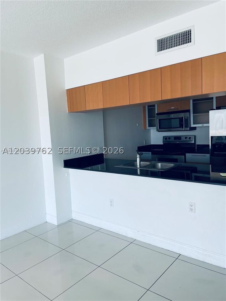Property Photo: 1750 N Bayshore Dr 2112 FL 33132