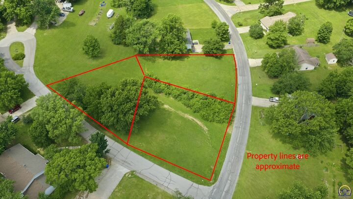 Property Photo:  716/720 Kansa Dr 102 Lakeview Ct  KS 66070 