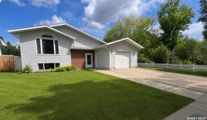 Property Photo: 414 1st Street E SK S9X 1E9