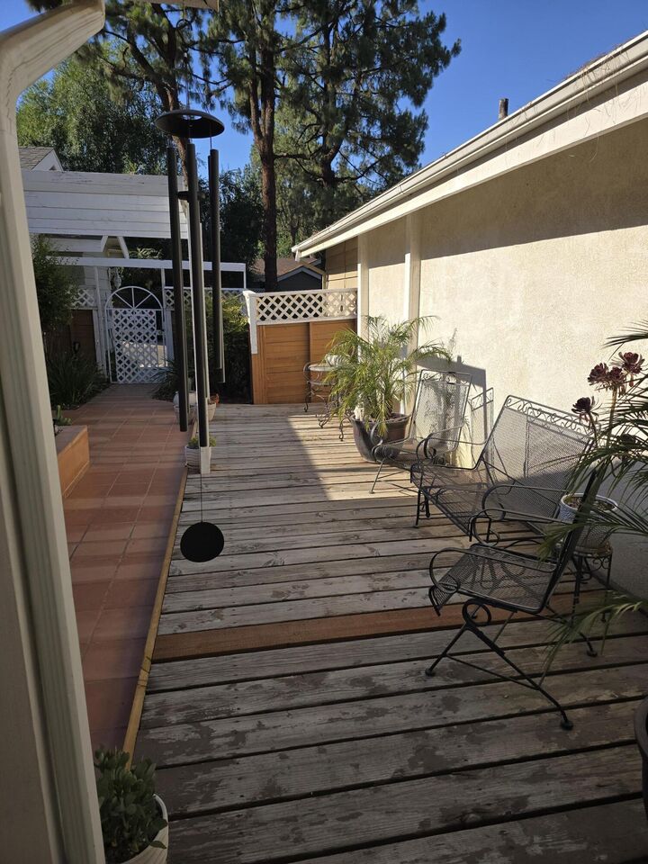 Property Photo: 1615 E Castlecrest Avenue CA 93292