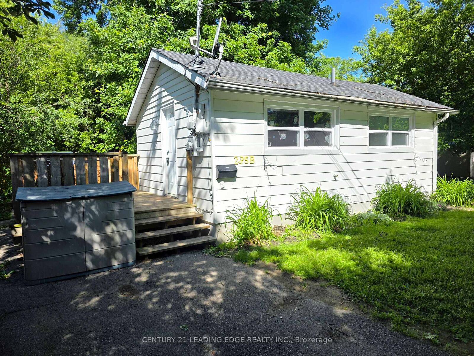 Property Photo:  235 Bayview Avenue B  ON L4P 2T4 