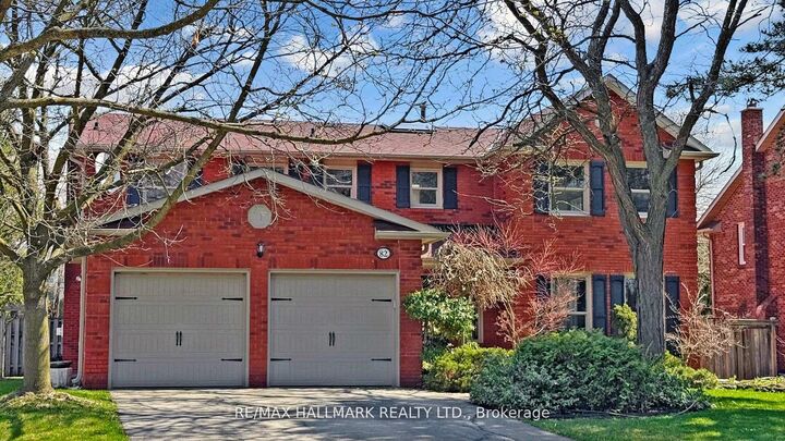 Property Photo:  82 Windermere Crescent S  ON L4C 6Y9 