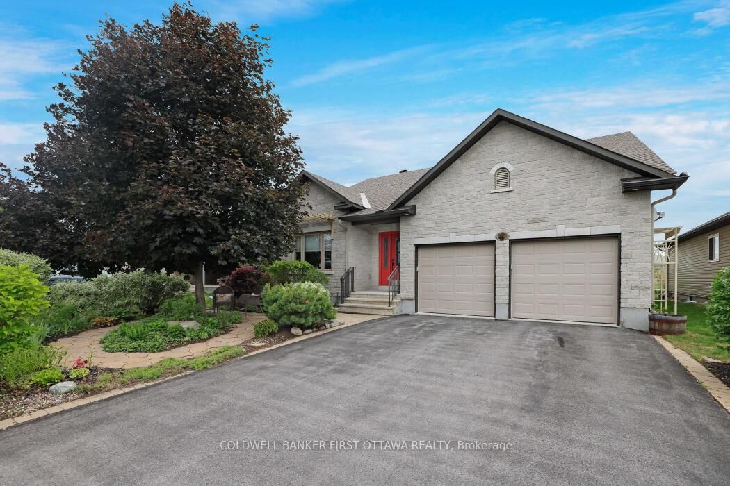 Property Photo: 107 Johanna Street ON K0A 1A0