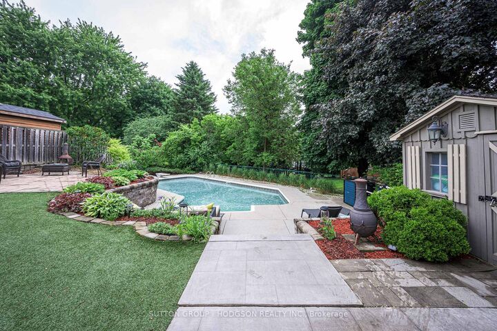 Property Photo: 47 Fairlane Crescent ON N6K 3E1