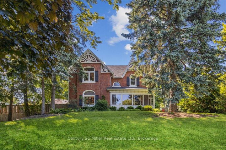 585 Dundas Street E — photo 1