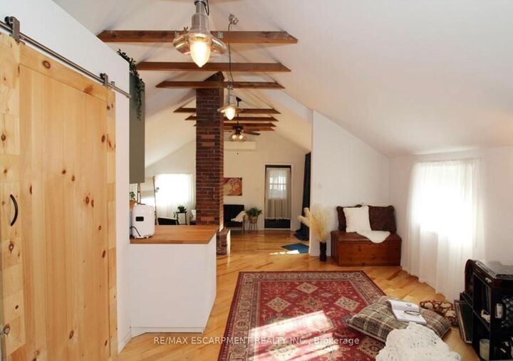 Property Photo:  32 Rodman Street Upper Unit  ON L2R 5E1 