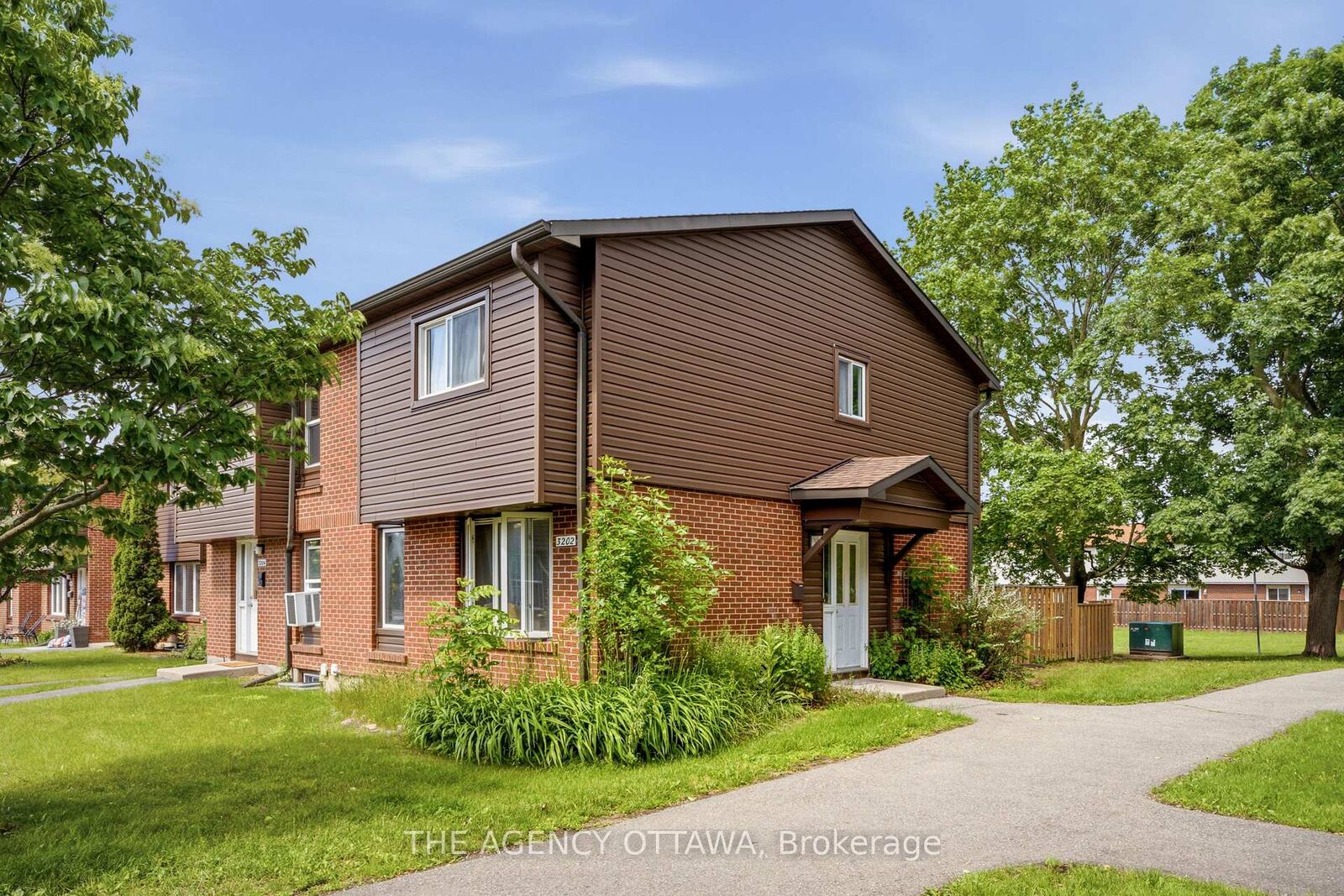 Property Photo: 3202 Stockton Drive 85 ON K1T 1S1
