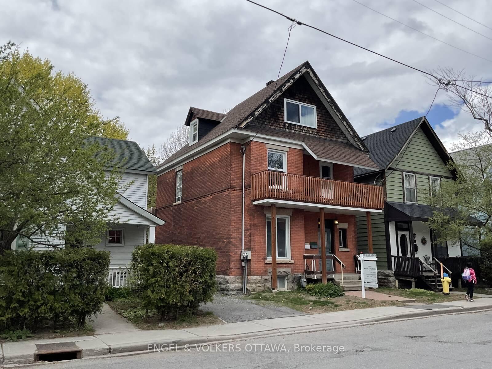 Property Photo: 85 Waverley Street E ON K2P 0V1