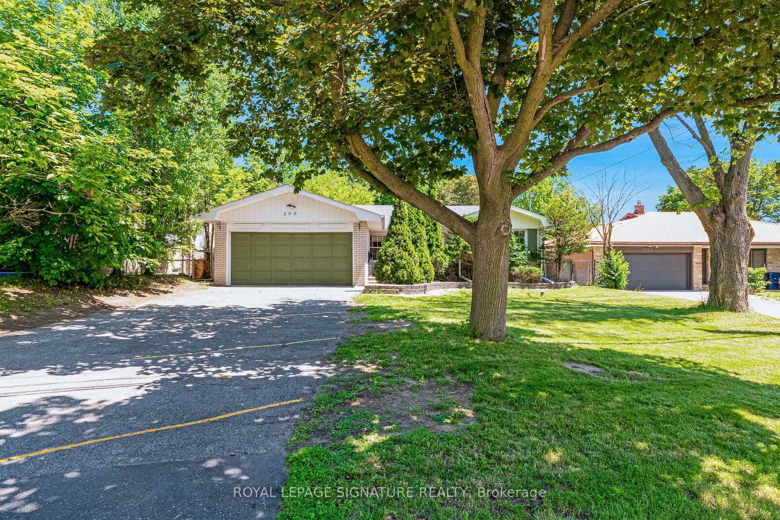 Property Photo: 209 Burbank Drive ON M2K 1P5