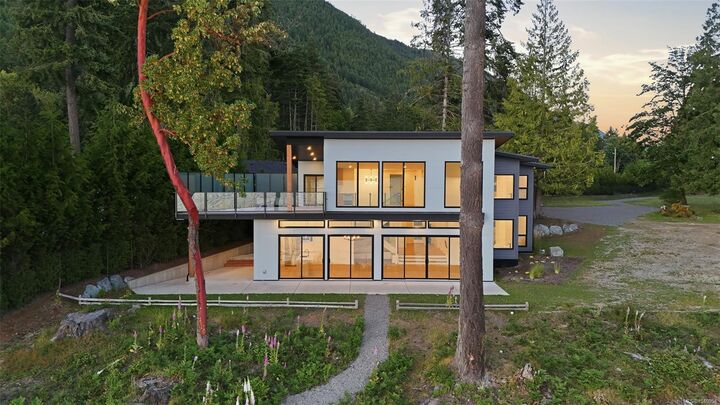 Property Photo: 8394 Sa-Seen-Os Rd BC V0R 3E1