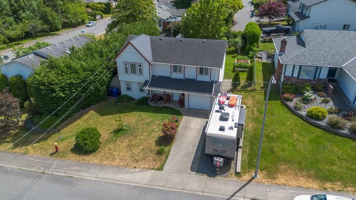 Property Photo: 487 Ninth St BC V9R 6Z3