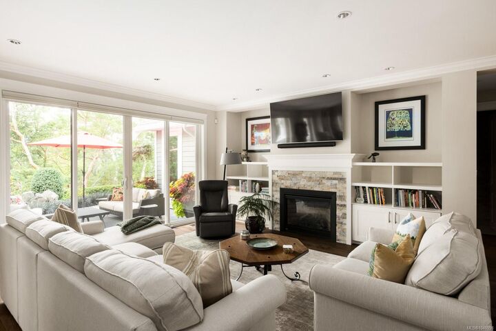 Property Photo: 1484 Pebble Pl BC V9B 0T4