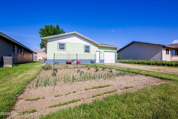 Property Photo:  203 Millionaire Avenue  ND 58646 