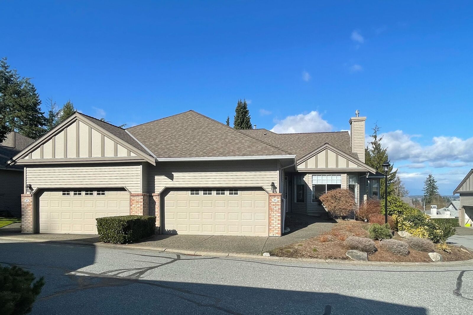 Property Photo: 2533 152 Street 98 BC V4P 1N4