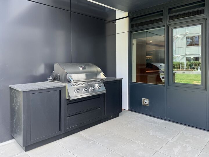 Property Photo:  6608 Sussex Avenue  BC V5H 3B1 