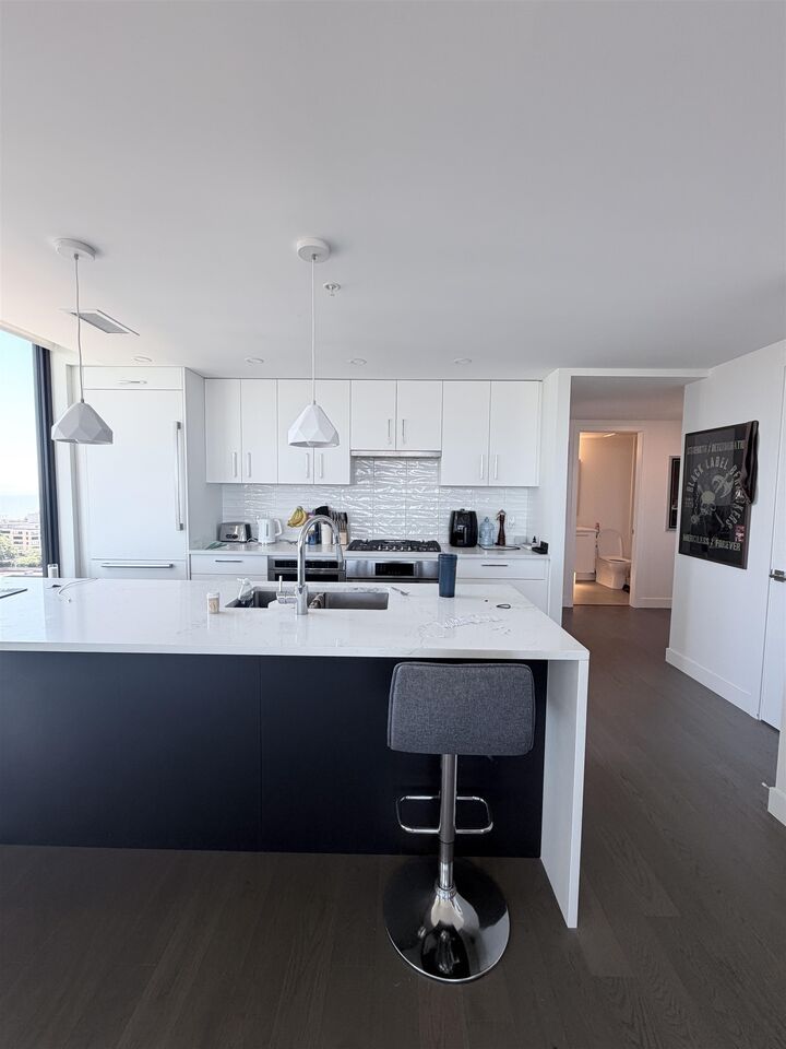 Property Photo: 1588 Johnston Road 1205 BC V4B 0C5