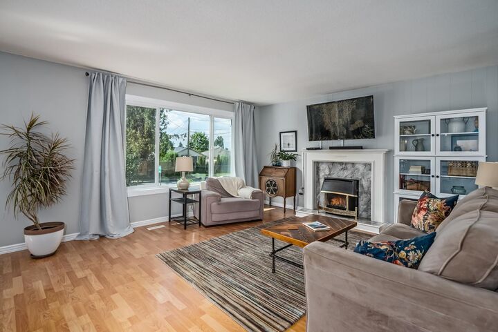 Property Photo: 33561 7 Avenue BC V2V 2E8
