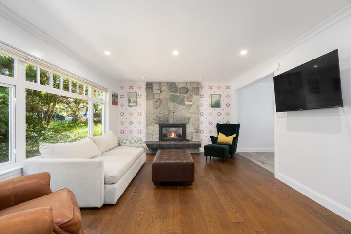 457 W 23rd Street — photo 1
