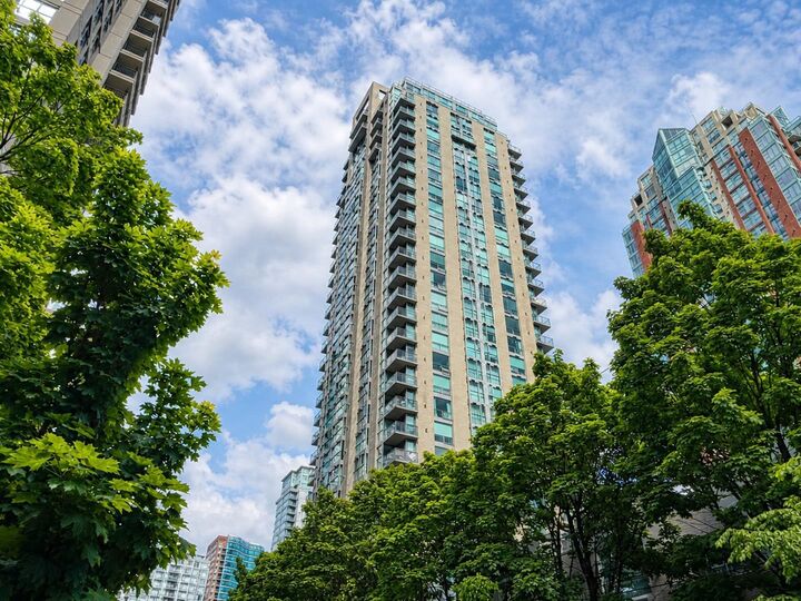 Property Photo:  928 Richards Street 1702  BC V6B 6P6 
