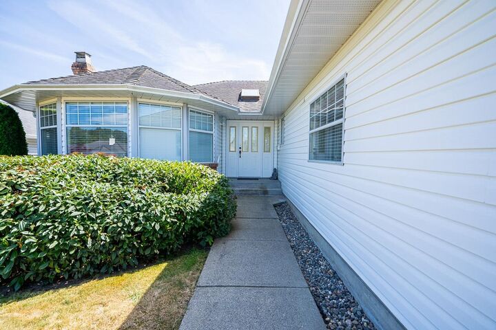 Property Photo: 16158 16A Avenue BC V4A 9J9