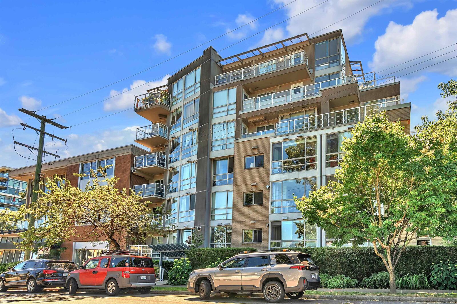 Property Photo: 1818 W 6th Avenue 403 BC V6J 1R6