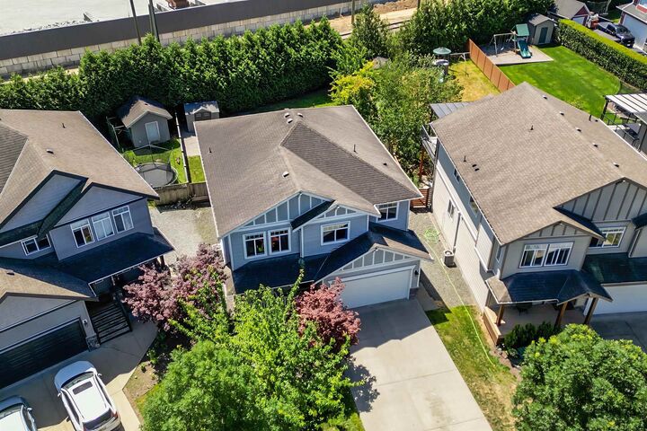 Property Photo:  34832 1 Avenue  BC V2S 8C1 