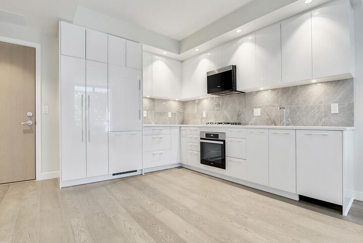 Property Photo: 5608 Berton Avenue 607 BC V6S 0M6