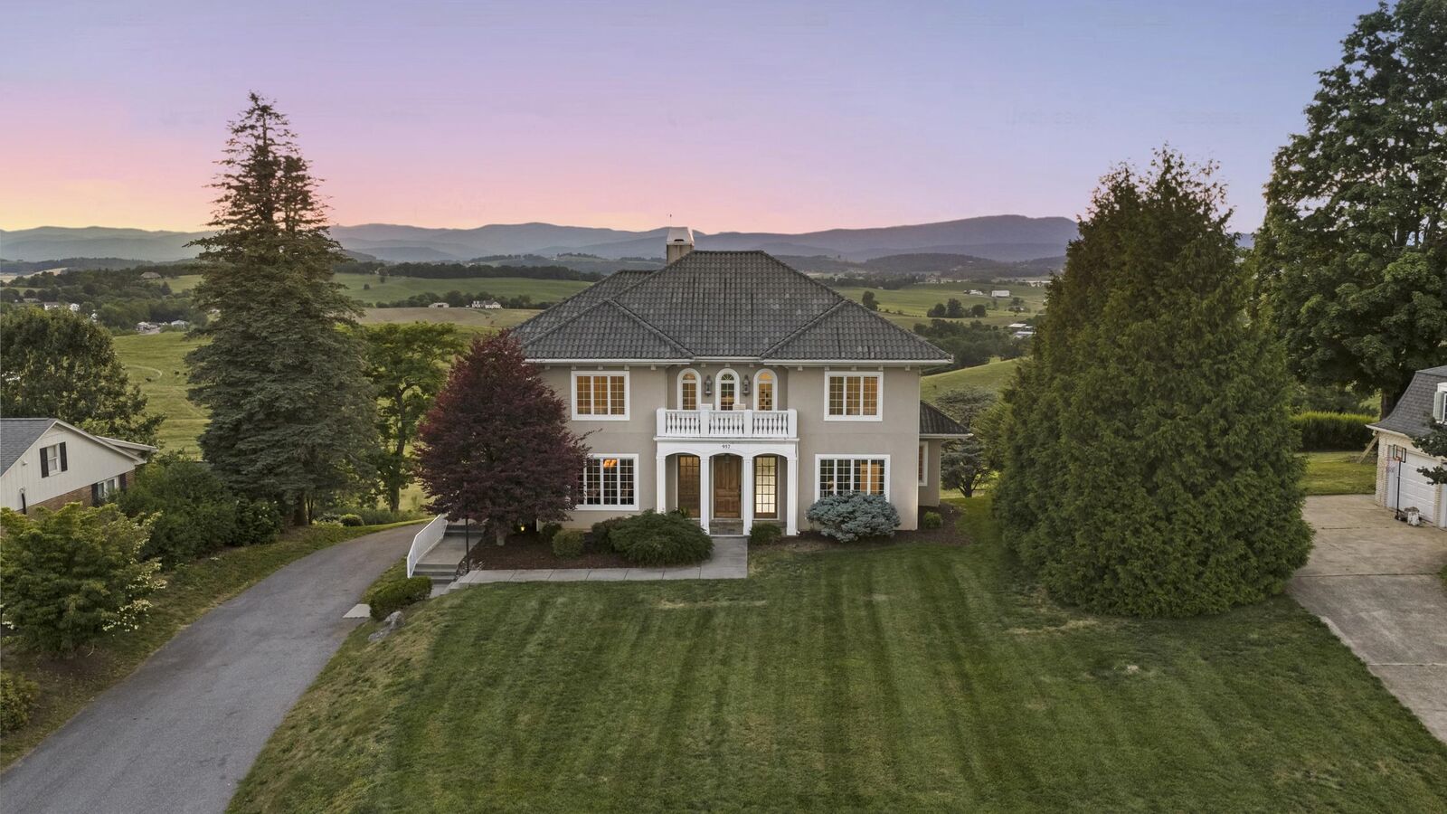 Property Photo: 957 Summit Ave VA 22802