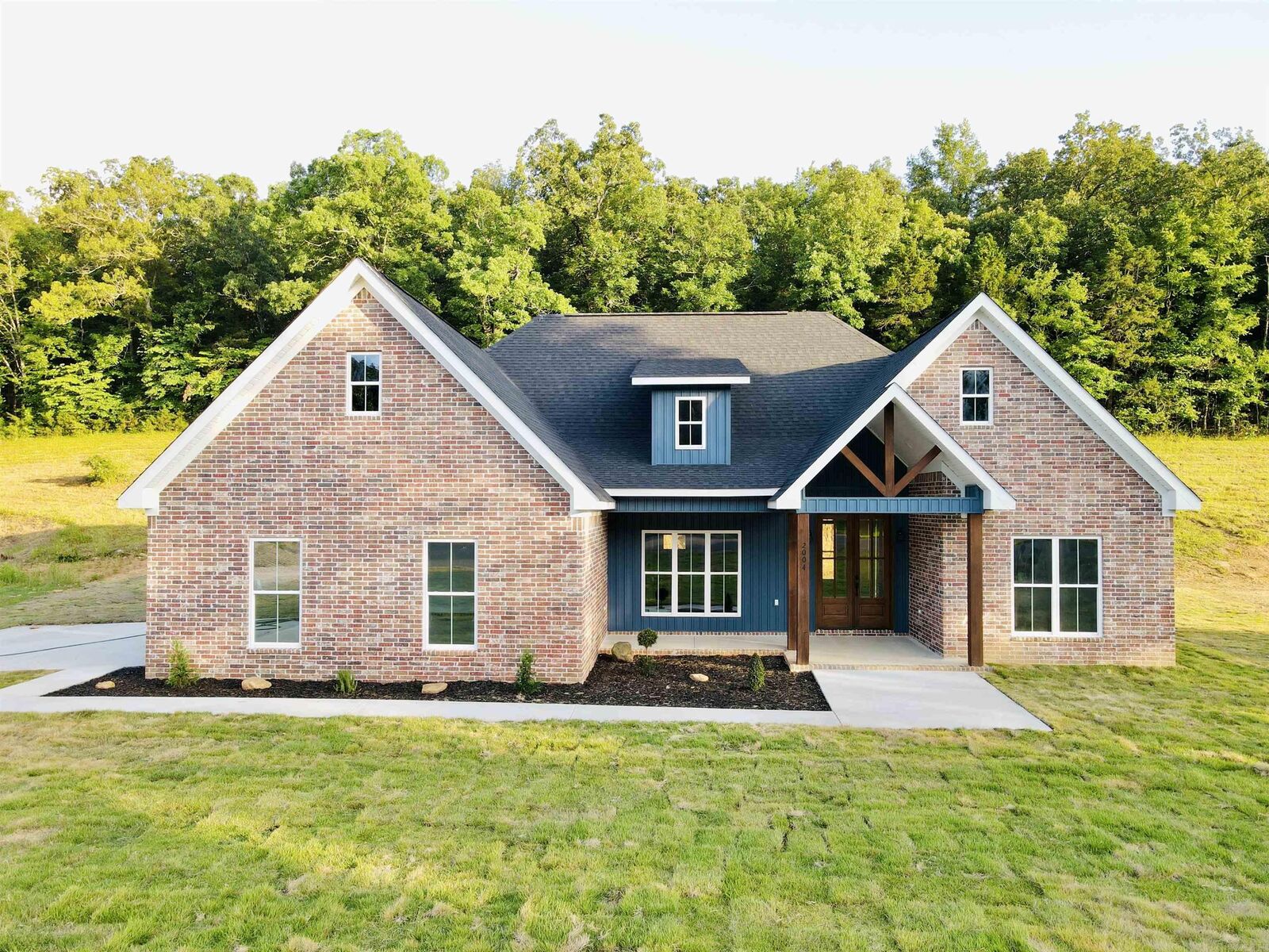 Property Photo:  2004 Holloway Street  AR 72110 