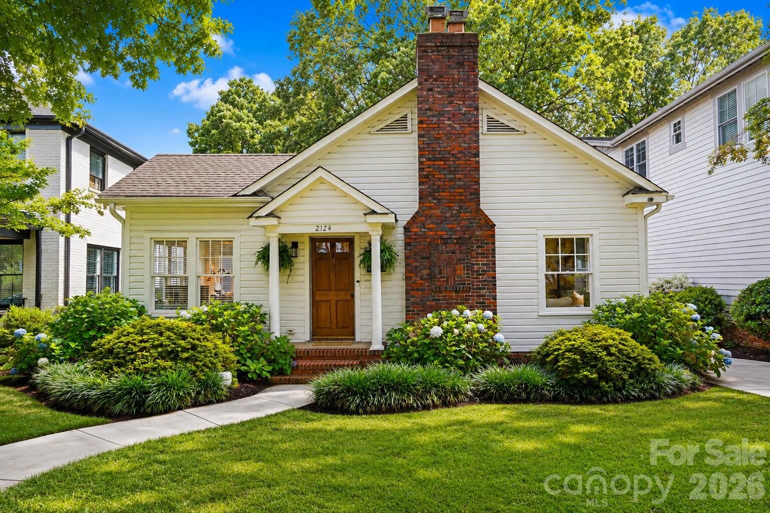 Property Photo:  2124 Lombardy Circle  NC 28203 