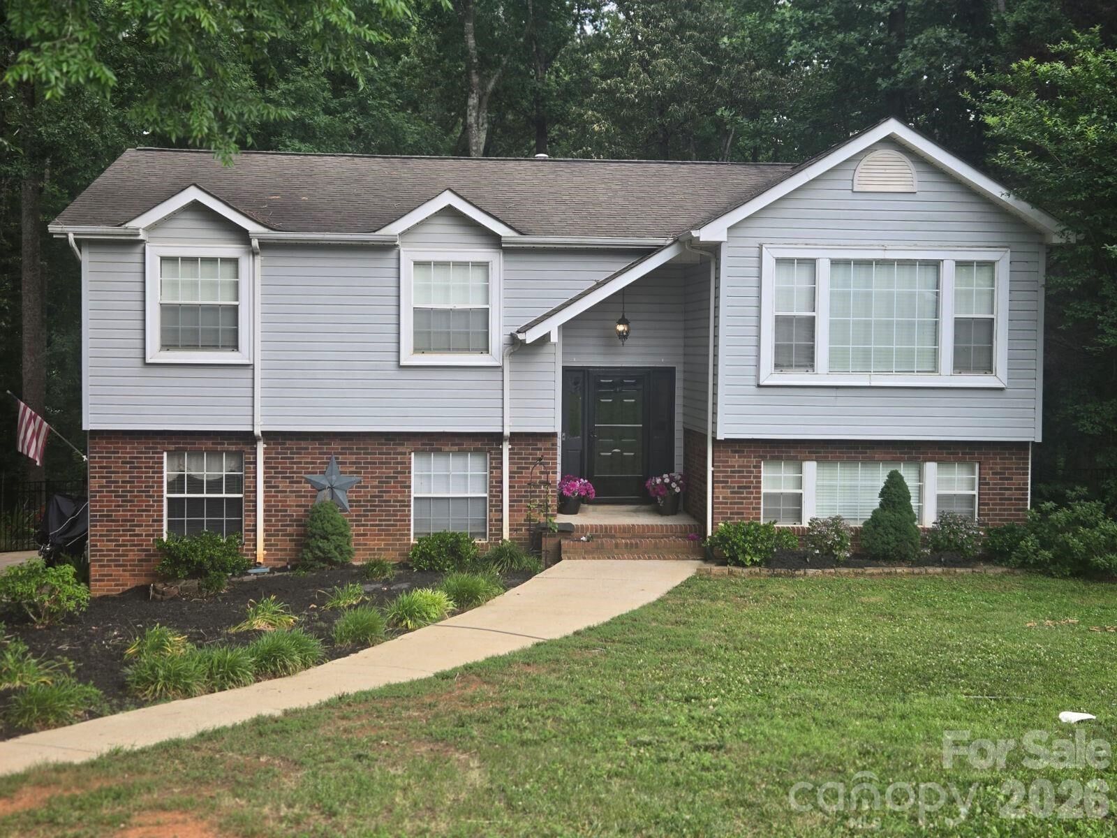 Property Photo:  135 Chapel Court  NC 28147 