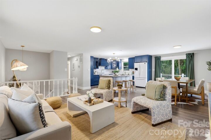 Property Photo:  716 Regency Drive  NC 28211 