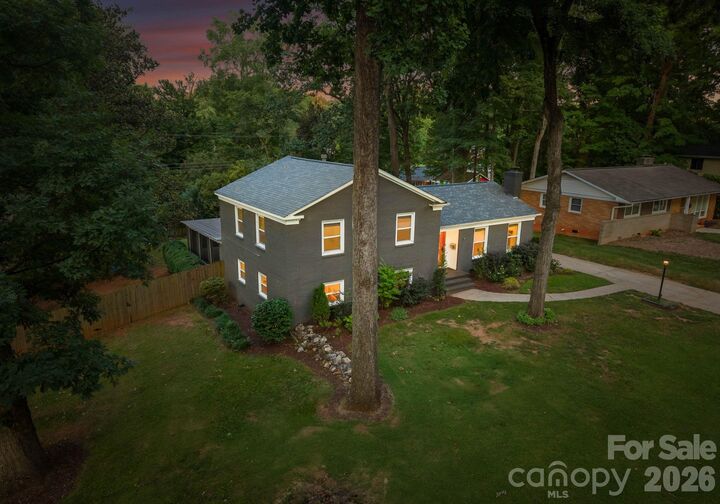 Property Photo:  5301 Glenham Drive  NC 28210 