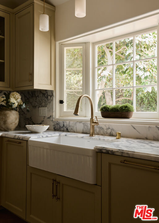 Property Photo:  1654 N Beverly Dr  CA 90210 