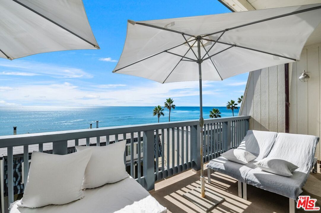 Property Photo:  11940 Whalers Ln  CA 90265 