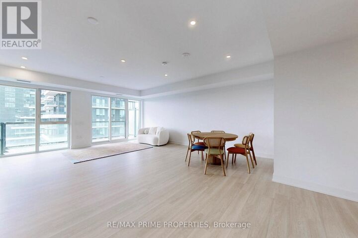 Property Photo: 30 Inn On The Park Drive 2401 ON M3C 0P7