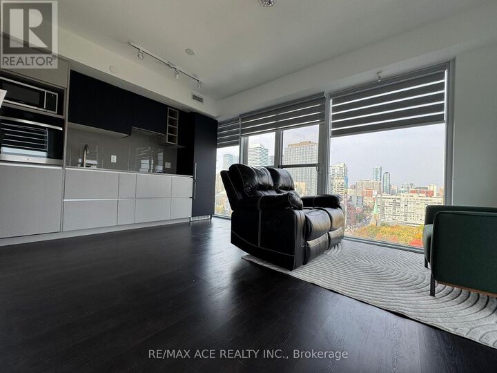 Property Photo: 319 Jarvis Street 2010 ON M5B 2C2