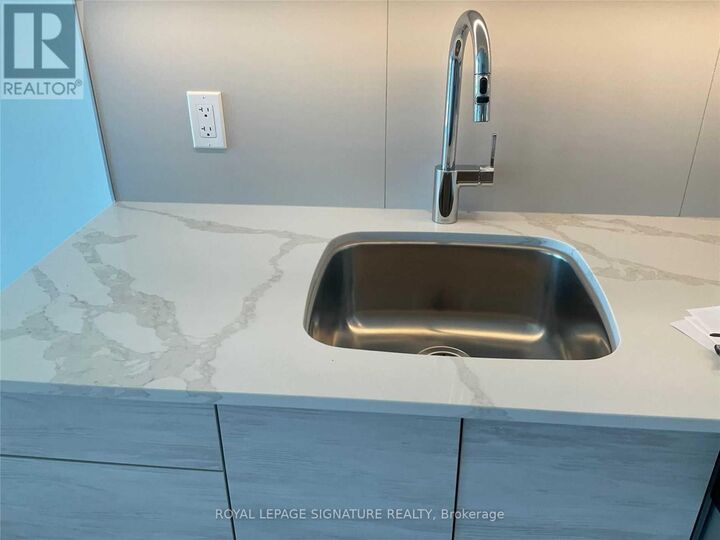 Property Photo:  60 Frederick Street 2811  ON N2H 0C7 